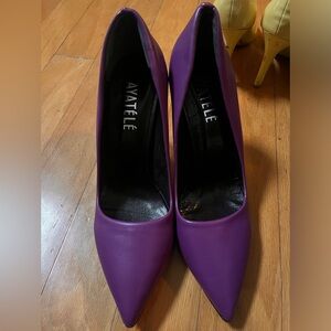 Purple pumps